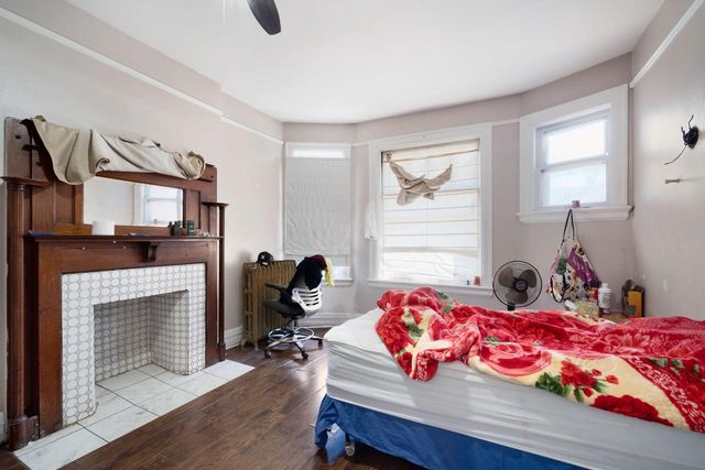 2000 Pierce STREET, Milwaukee, WI 53204