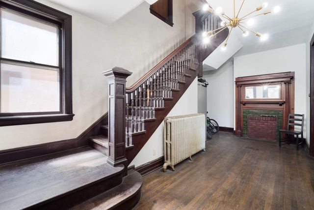 2000 Pierce STREET, Milwaukee, WI 53204