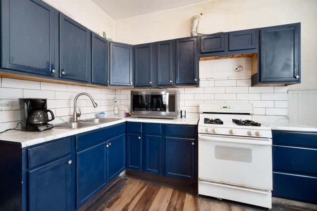 2000 Pierce STREET, Milwaukee, WI 53204