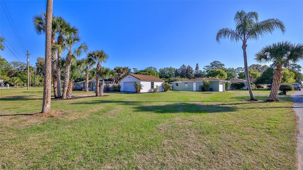 Image 5 of property listing at 11 SWAN AVENUE, New Smyrna Beach, FL 32168