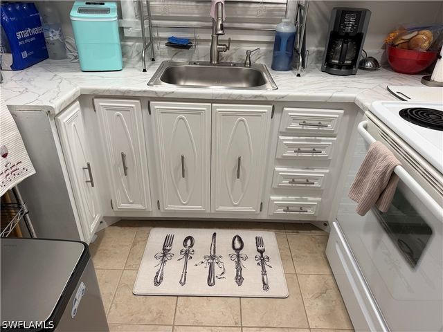 1724 Pine Valley DR 202, Fort Myers, FL 33907