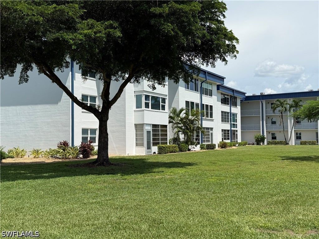 1724 Pine Valley DR 202, Fort Myers, FL 33907