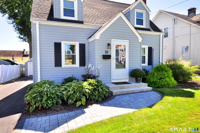 19 Fennbrook Road, West Hartford, CT 06119