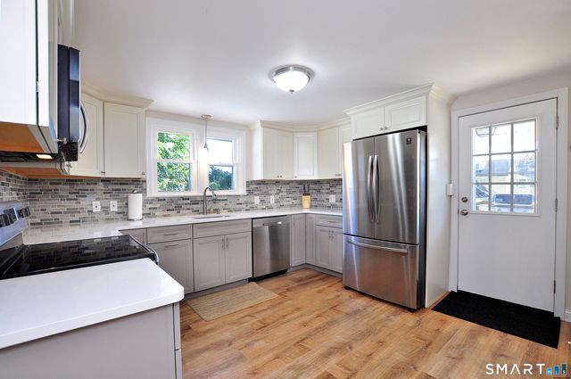 19 Fennbrook Road, West Hartford, CT 06119