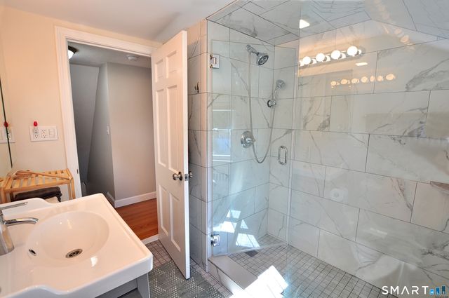 19 Fennbrook Road, West Hartford, CT 06119