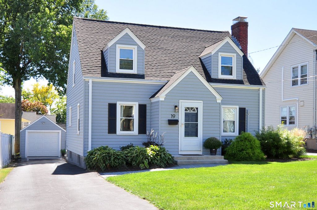 19 Fennbrook Road, West Hartford, CT 06119