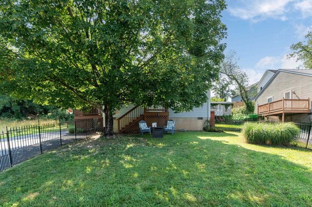 1404 PEACH ST, Waynesboro, VA 22980