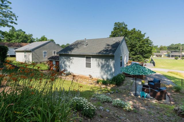 1404 PEACH ST, Waynesboro, VA 22980