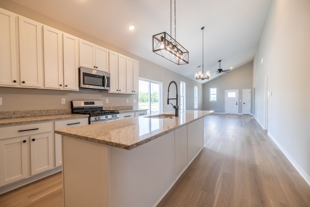 12 Redbud Row, Ottawa, IL 61350