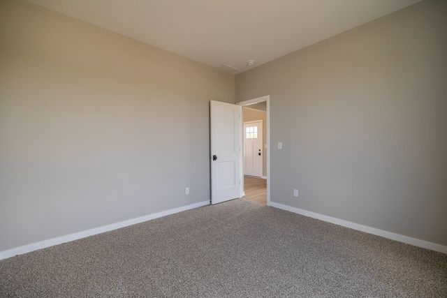 12 Redbud Row, Ottawa, IL 61350