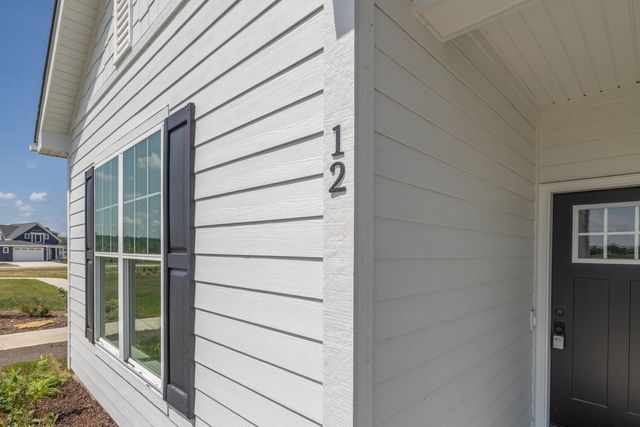 12 Redbud Row, Ottawa, IL 61350