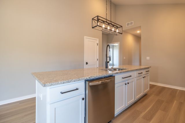 12 Redbud Row, Ottawa, IL 61350