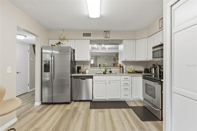 654 LAKE VILLAS DRIVE 654, Altamonte Springs, FL 32701