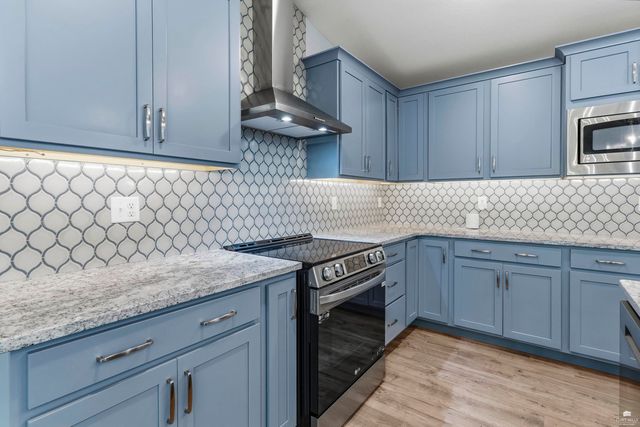 718 Fossilridge Circle, Manhattan, KS 66503
