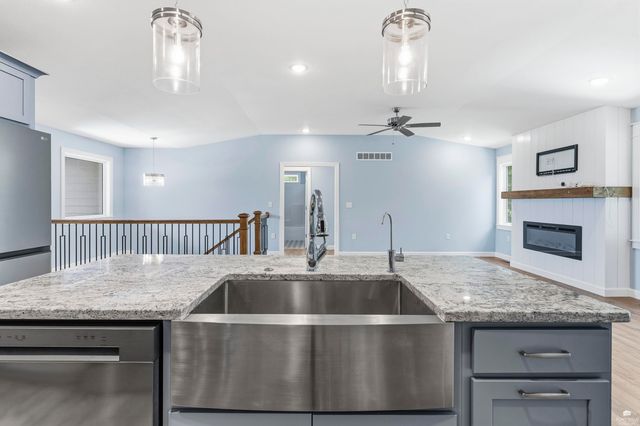 718 Fossilridge Circle, Manhattan, KS 66503