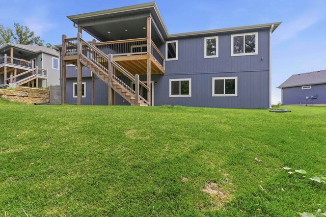 718 Fossilridge Circle, Manhattan, KS 66503