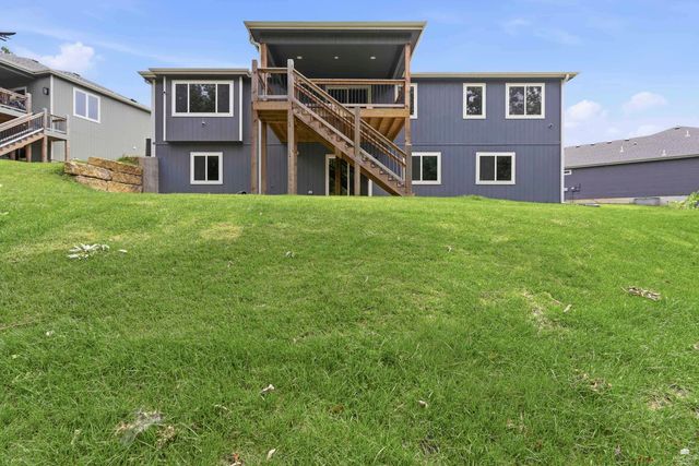 718 Fossilridge Circle, Manhattan, KS 66503