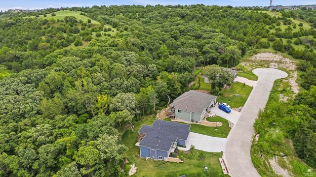 718 Fossilridge Circle, Manhattan, KS 66503