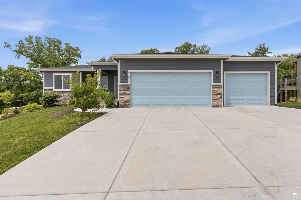 718 Fossilridge Circle, Manhattan, KS 66503