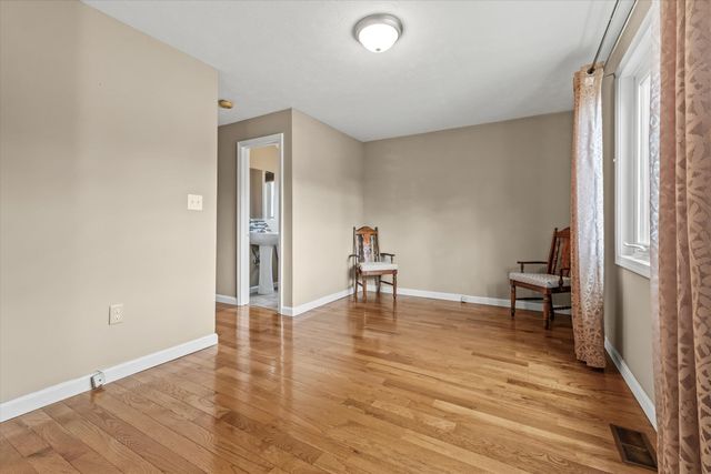 27 Country Hill Road, Nashua, NH 03063