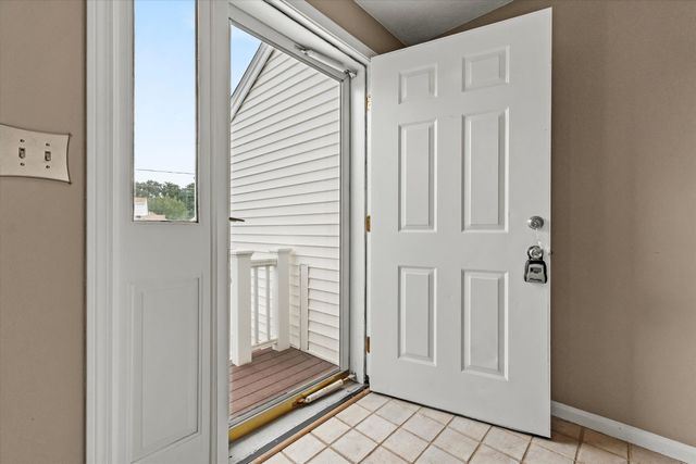 27 Country Hill Road, Nashua, NH 03063