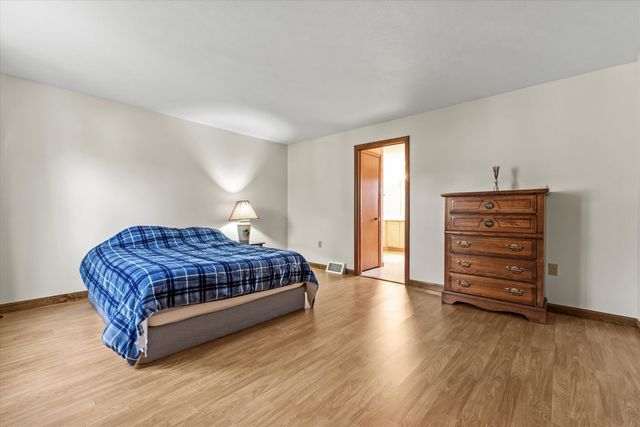 27 Country Hill Road, Nashua, NH 03063