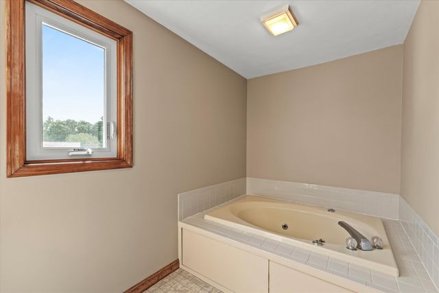 27 Country Hill Road, Nashua, NH 03063