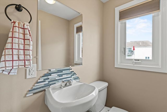 27 Country Hill Road, Nashua, NH 03063