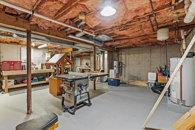 27 Country Hill Road, Nashua, NH 03063