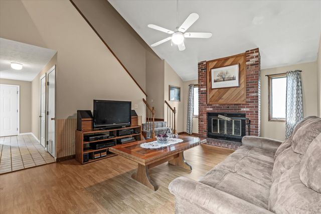 27 Country Hill Road, Nashua, NH 03063