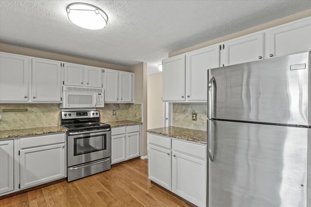 27 Country Hill Road, Nashua, NH 03063