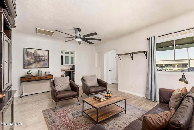 146 S ROBSON --, Mesa, AZ 85210