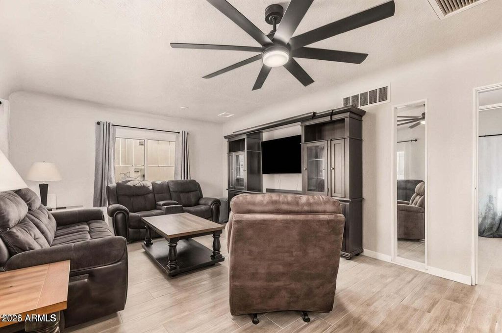 Image 10 of property listing at 146 S ROBSON --, Mesa, AZ 85210