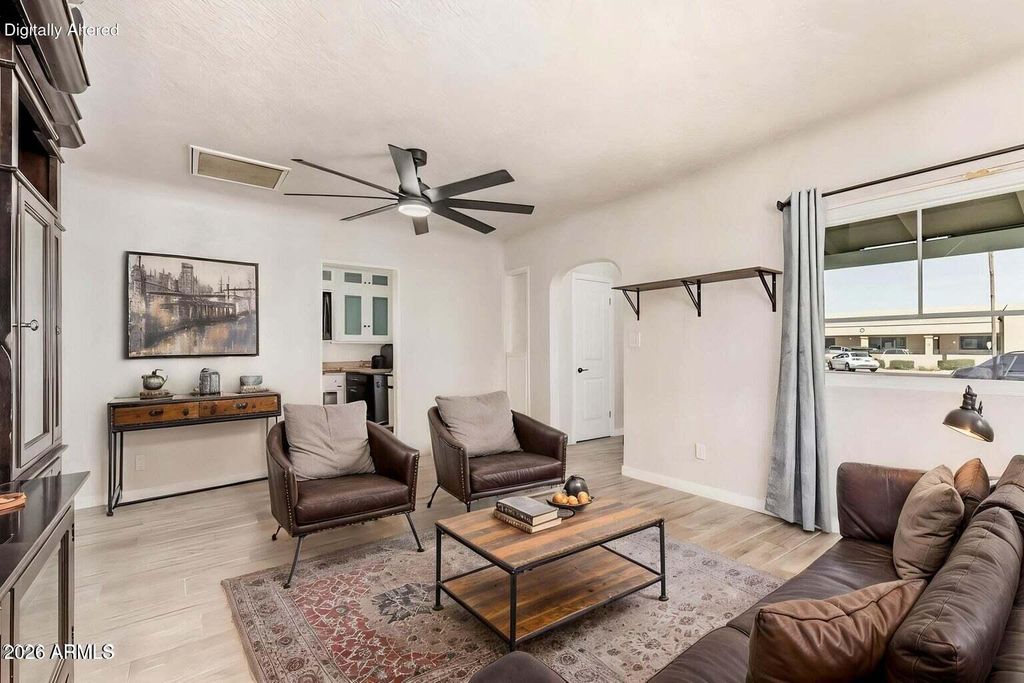 Image 8 of property listing at 146 S ROBSON --, Mesa, AZ 85210