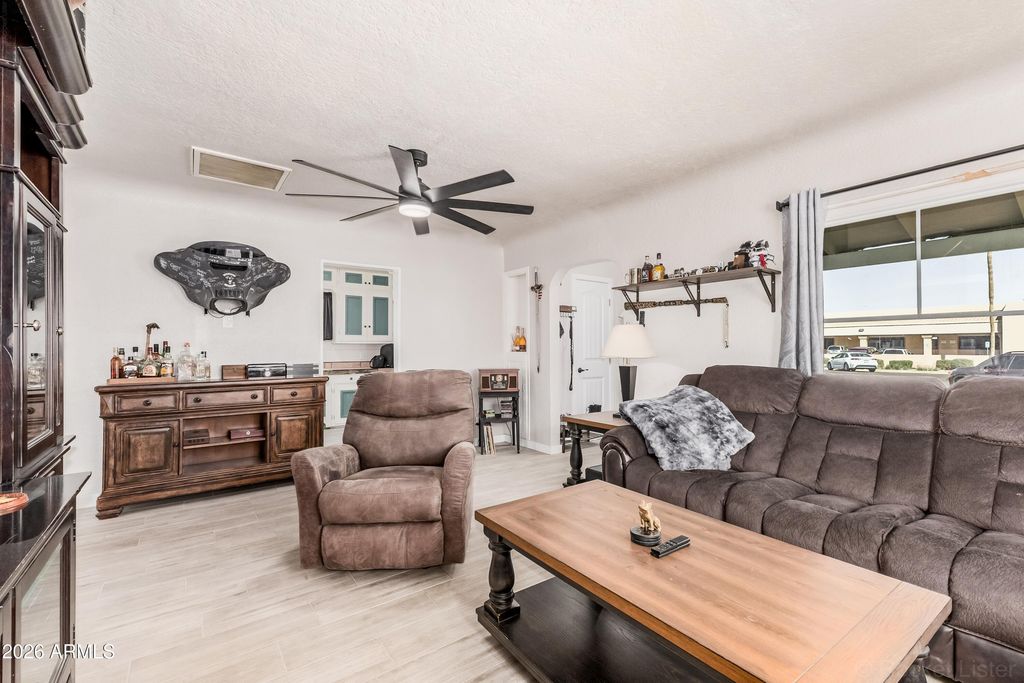 Image 9 of property listing at 146 S ROBSON --, Mesa, AZ 85210