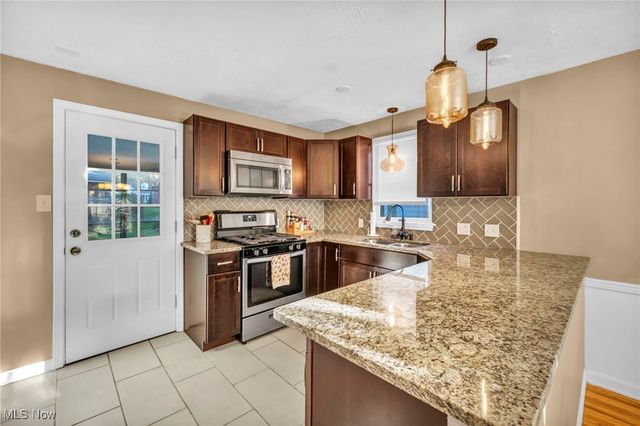 423 Foursome Avenue, Akron, OH 44313