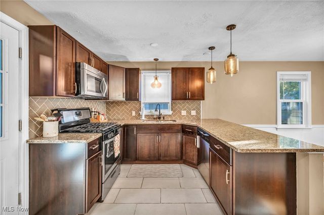 423 Foursome Avenue, Akron, OH 44313