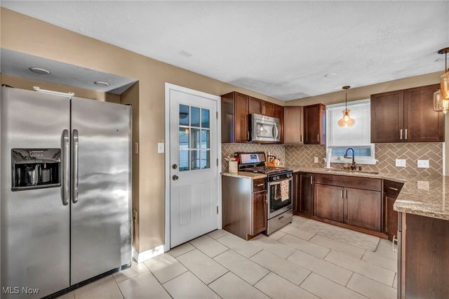 423 Foursome Avenue, Akron, OH 44313