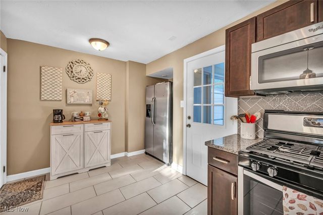 423 Foursome Avenue, Akron, OH 44313