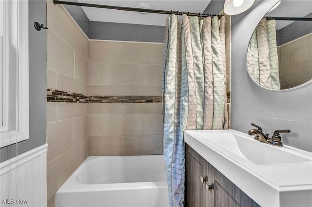 423 Foursome Avenue, Akron, OH 44313