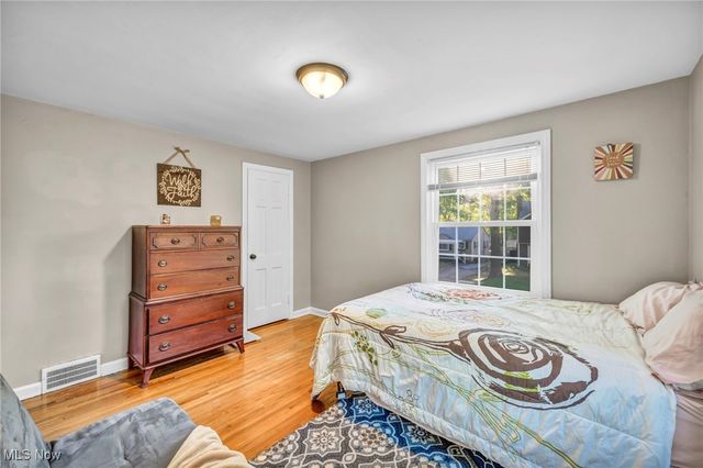 423 Foursome Avenue, Akron, OH 44313