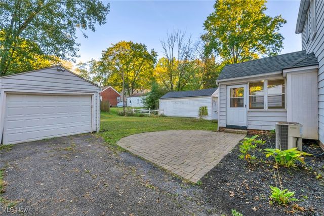 423 Foursome Avenue, Akron, OH 44313