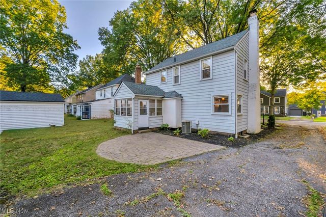 423 Foursome Avenue, Akron, OH 44313