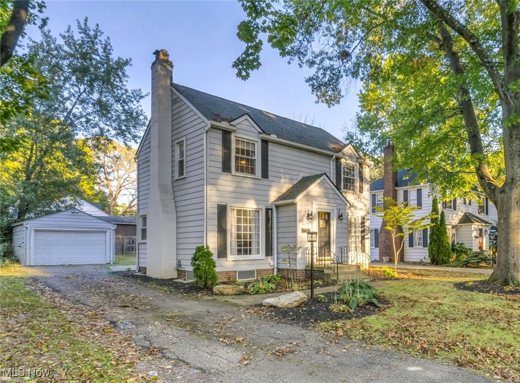 423 Foursome Avenue, Akron, OH 44313