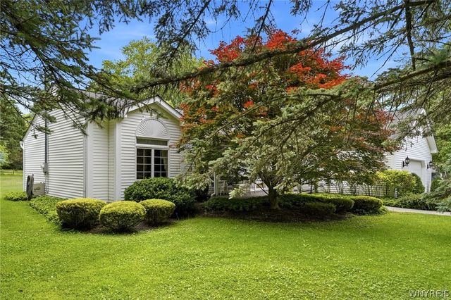 7305 Hickory Drive, Boston, NY 14075