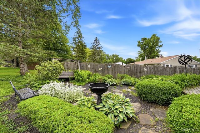 7305 Hickory Drive, Boston, NY 14075