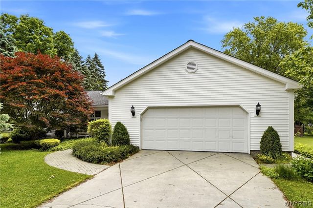 7305 Hickory Drive, Boston, NY 14075