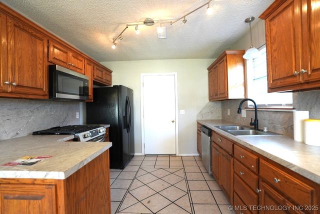 1808 W Gary Street, Broken Arrow, OK 74012