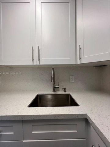 5050 NW 7th St 511, Miami, FL 33126