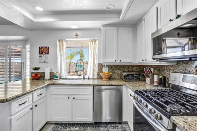 17102 Whispering Brook, Riverside, CA 92503